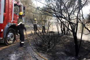 Els Bombers donen per controlat l’incendi de Cruïlles