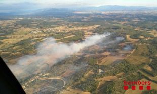 Es declara un incendi forestal a Saus, Camallera i Llampaies