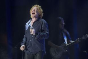 Un Hucknall superdotat lidera Simply Red en la clausura del Festival Castell de Peralada