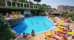 Mor el nen britànic de 12 anys ingressat a l’hospital després d'estar a punt d'ofegar-se en una piscina de Lloret
