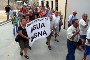 Uns 200 veïns de Vidreres i Maçanet es manifesten a Girona per reclamar que els millorin el servei d’aigua