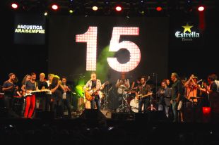 Unes 9.000 persones vibren amb la festa coral dels 15 anys de l'Acústica