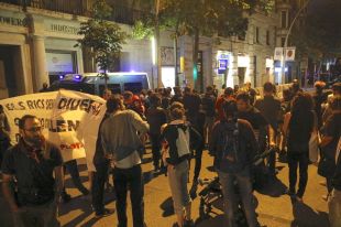 Mig centenar de persones es manifesten contra la sentència pels aldarulls a la Cambra de Comerç de Girona