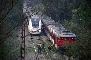 Les fortes pluges tallen la N-II a Caldes de Malavella i el trànsit ferroviari entre Maçanet i Girona
