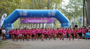 Prop de 5.500 dones corren contra el càncer a Girona