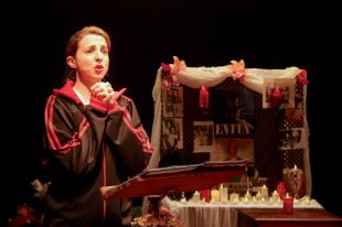 Jordi Prat estrena al Temporada Alta un musical polièdric sobre la fe centrat en la devoció a Eva Perón