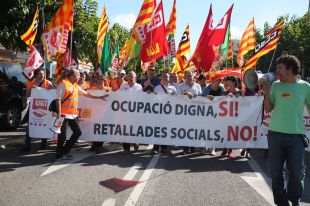 Unes 200 persones es manifesten a Lloret de Mar per reclamar condicions laborals dignes