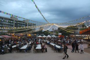 Platja d'Aro s'omple de festa i cervesa en la 29a edició de l''Oktoberfest'