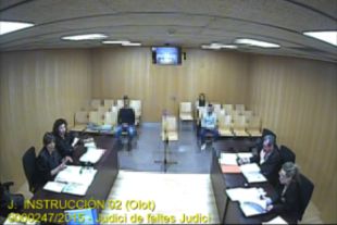 Trepitjar el català surt gratis als jutjats d'Olot