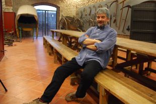 Bàscara demanarà als veïns si volen vendre l'edifici de l'Ajuntament per eixugar el deute municipal