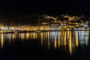 Posaran llums LED a sis ports de la costa gironina per reduir a la meitat el consum elèctric