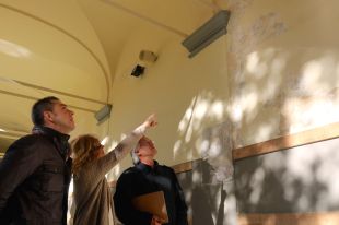 Descobreixen uns murals del segle XIX únics a Catalunya al claustre de l'IES Ramon Muntaner de Figueres