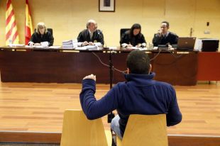 14 anys de presó per a l'home que va violar repetidament i va embarassar la fillastra a Girona