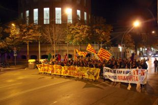 Un centenar d'estudiants es manifesten a Girona per exigir una rebaixa de les taxes universitàries