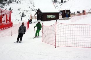 La Molina i Vallter 2000 reben els primers esquiadors abans del pont de la Puríssima