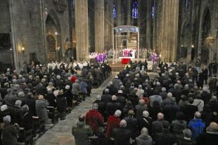 Més de 300 persones acomiaden el bisbe emèrit Jaume Camprodon a la Catedral de Girona