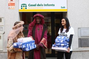 Espai Gironès fa entrega dels regals solidaris