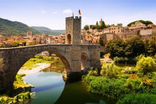 Els turistes s'enamoren de Cadaqués, Besalú i el Girona Temps de Flors