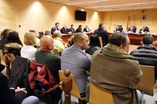 Confessen que prostituïen una menor i la fiscal rebaixa la pena de 42 a 5 anys i mig de presó