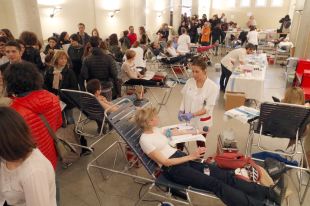 Més de 570 persones es fan donants de medul·la per ajudar un alumne malalt del Vedruna de Girona