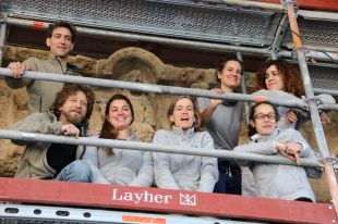 La portalada del Monestir de Ripoll torna a lluir després de cinc mesos d'obres de restauració