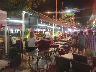 Els establiments que reclamen danys per la 'flashmob' de Platja d'Aro preparen les demandes