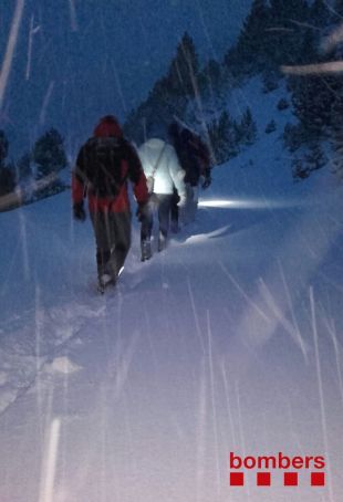 Rescaten una família atrapada per la neu durant tota la nit en una pista forestal de Setcases