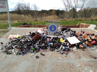 La Policia Local de la Jonquera destrueix 2.707 objectes comissats de la venda ambulant
