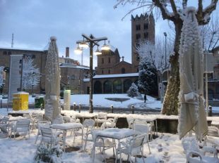La neu continua afectant una trentena de carreteres del Pirineu i Prepirineu