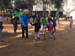 El CEIP La Benaula de Caldes incorpora jocs i danses tradicionals durant l'horari de menjador