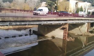 Salta d'un pont a Girona per evitar ser detingut en un cas de violència de gènere