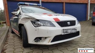 Detingut un conductor begut després d'envestir el cotxe dels Mossos i fugar-se