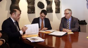 El CatSalut i el Col·legi de Metges de Girona signen un acord per formar els professionals