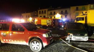 11 intoxicats lleus en l'incendi d'un habitatge a Castellfollit de la Roca