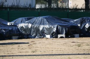 Tres detinguts i 14 cotxes confiscats al taller clandestí de Sils on es falsificaven Ferraris