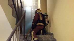 Desallotgen una trentena de persones a causa de l’incendi en un pis a Blanes 