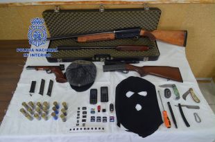 Interceptat a la Jonquera un turisme carregat d’armes
