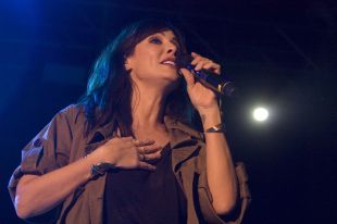Natalie Imbruglia desencadena un TORNado d'emocions a Razzmatazz