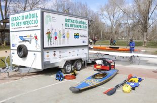 Una nova màquina desinfecta embarcacions per evitar l'entrada del musclo zebrat a l'Estany de Banyoles
