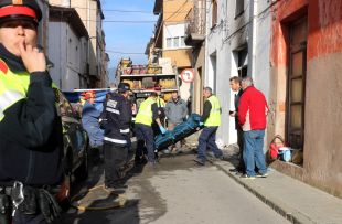 Mor una persona i un altre queda ferida greu en un incendi a Santa Coloma de Farners 
