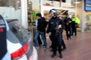 Detingut un home que cridava tenir una bomba dins un tren d'alta velocitat a l'estació de Girona