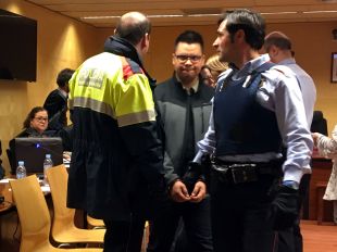 L'acusat de matar a ganivetades un jove a Colera i calar foc al cadàver, culpable d'assassinat i incendi