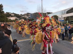 Unes 15.000 persones gaudeixen de la Gran Rua de la Ressaca del Carnaval de Tossa 