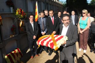Martinoy insta a recuperar l'esperit del president Irla en l'ofrena floral a la seva tomba 