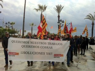 Manifestació perquè es mantinguin els 90 llocs de feina del Marina Sand i Sun Village a Lloret