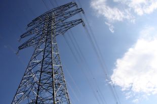 Sabotegen dues torres de la MAT descollant els cargols de l'estructura metàl·lica