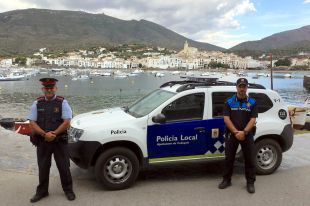 S'allotja durant dies en un hotel de Cadaqués, marxa sense pagar i s'intenta emportar tres televisors