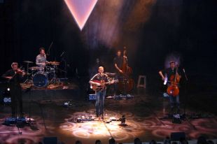 Blaumut omple l'Auditori de Girona en la presentació d'''Equilibri''
