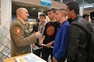 L'Audiència permet Fira de Girona vetar la presència de militars uniformats al saló Expojove