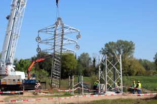 Els alcaldes de la Selva demanen la derogació de la MAT projectat entre Santa Coloma de Farners i Riudarenes
